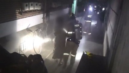 한밤중 다세대주택서 불...주민들 대피 / YTN