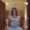 فيديو عرس نادين نسيب نجيم في "خمسة ونص" يشعل ضجة.. شاهدي فستان زفافها