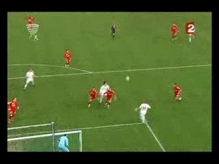 Magnifique reprise de Karim Benzema +parada de pelé