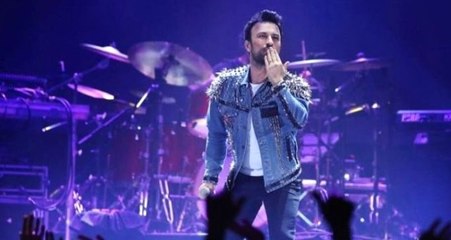 Moskova'da Konser Veren Tarkan, Kalça Şovuyla Hayranlarını Mest Etti