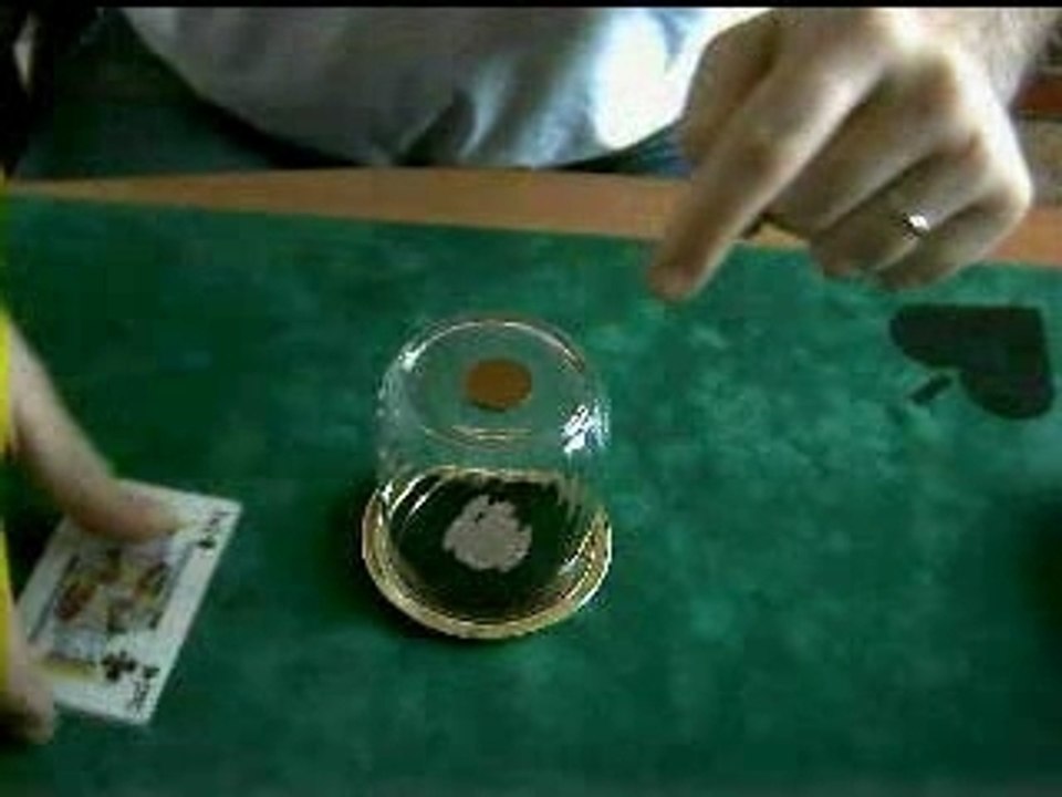 Pièce à travers le verre