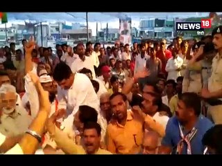 VIDEO: चुनाव प्रचार में दूसरे नेता के भाषण के दौरान सोते दिखाई दिए दिग्विजय सिंह