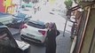 Yaşlı Kadının Kamyonetin Altında Metrelerce Sürüklendiği Kaza Kamerada