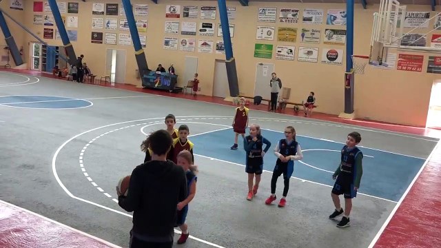 09.02.19 U 09 MINI POUSSINS Débutants TURSAN BASKET CHALOSSE 2- ELAN TURSAN 1e Partie