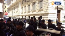 تعزيزات أمنية مشددة أمام محكمة سيدي امحمد في انتظار وصول أسماء ثقيلة على رأسهم أويحيى وسلال