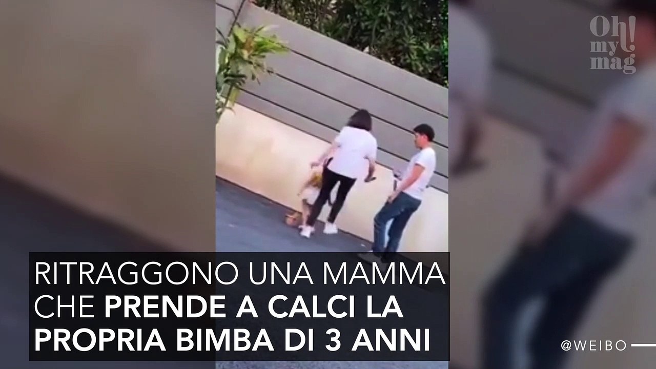 Una mamma aggredisce la sua bimba di 3 anni: il motivo è sconvolgente