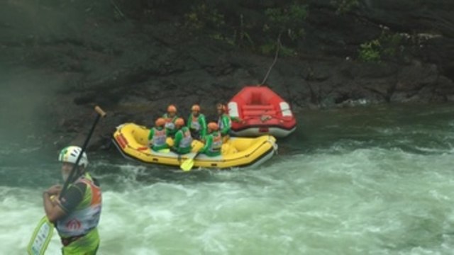 Exguerrilleros de las FARC reman en Australia a favor de la paz