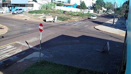 Câmera flagra atropelamento no Santa Cruz