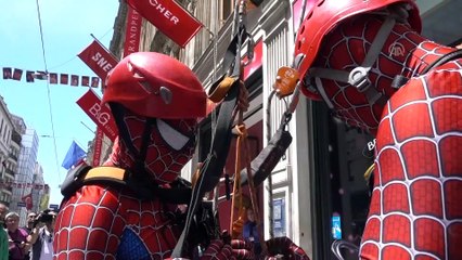 Örümcek Adamlar Grand Pera Cercle d'Orient'e tırmandı - İSTANBUL