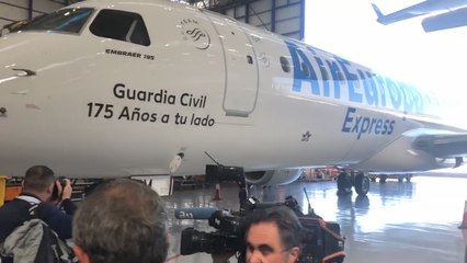 Air Europa presenta un avión que rinde homenaje a la Guardia Civil
