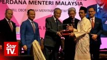 Nawi Ismail’s dedication in teaching earns him National Teacher Icon Award 2019