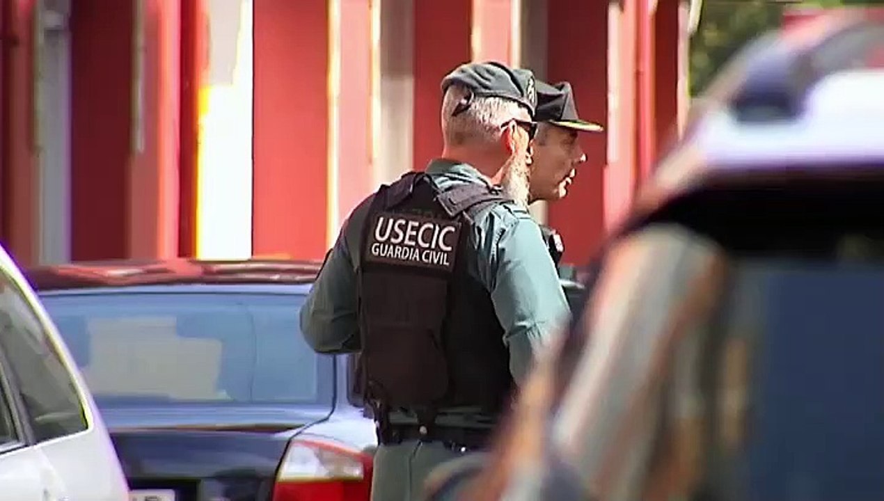 Mejora la mujer apuñalada en el cuello por su expareja