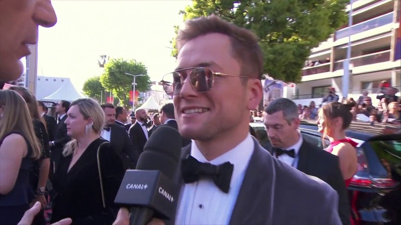 Taron Egerton au micro de Laurent Weil - Cannes 2019
