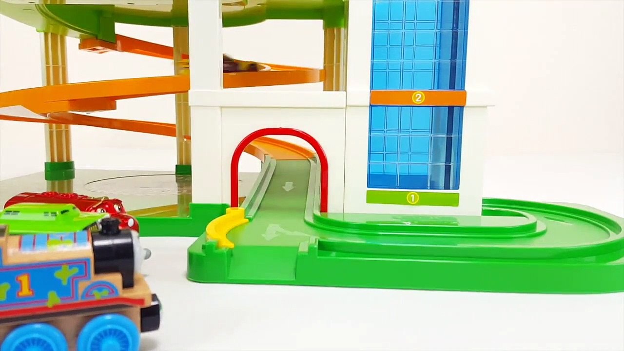 Tayo the Little Bus Garage Giant Crocodile Attack Cockroach Thomas Chuggington Cars Tayo Funny Story