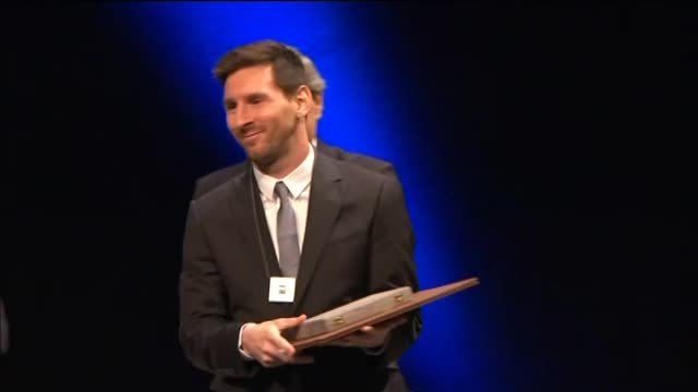 Leo Messi recibe la Creu de Sant Jordi