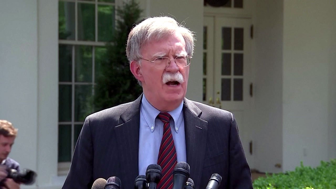 美 존 볼턴 보좌관, '전쟁을 속삭이는 자' 논란 / YTN