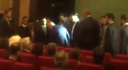 Binali Yıldırım salona girince böyle tepki gösterdiler