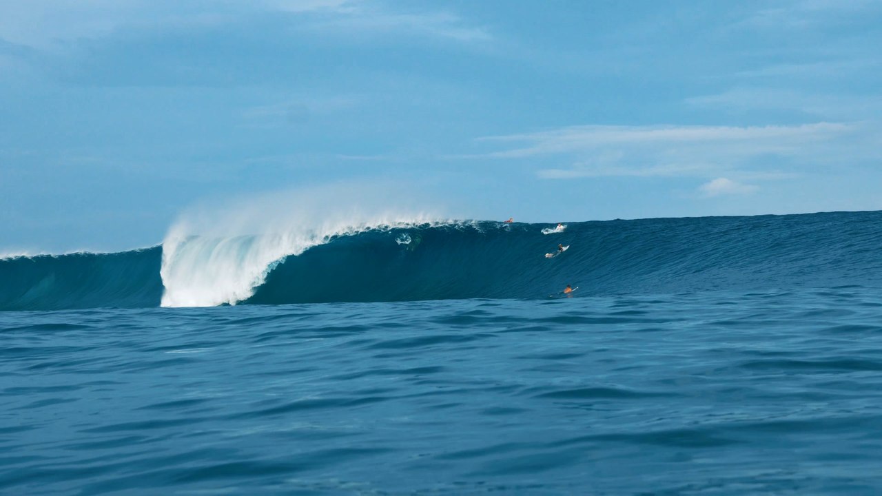 The Monster Indo Swell of July 25th, 2018 Hits Kandui | Amp Sessions
