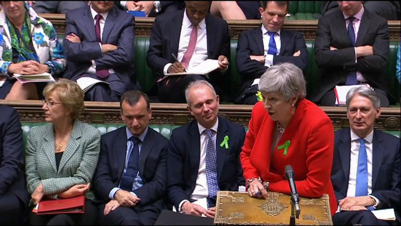 May stimmt zu, Zeitplan für ihren Rücktritt festzulegen