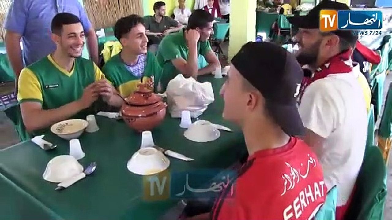 شاهد كيف إستقبل أنصار شبيبة القبائل أنصار إتحاد...