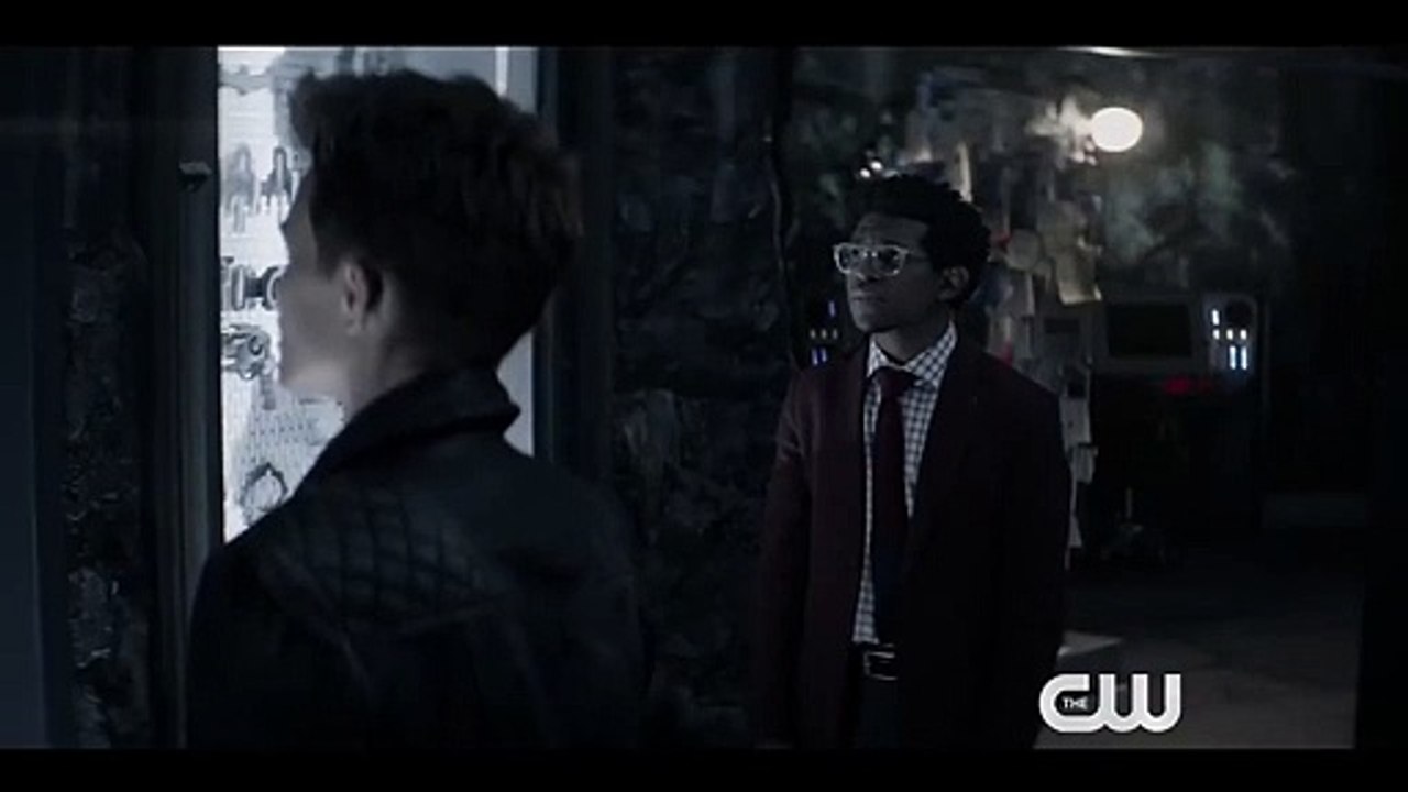 Batwoman (The CW) First Look Sneak Peek (2019)...