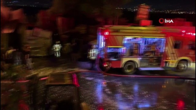 Küçükçekemece’de palet fabrikası alev alev böyle yandı
