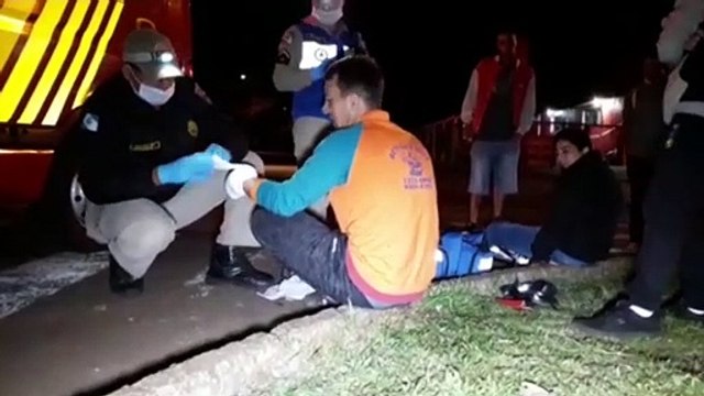 Motociclistas ficam feridos após colisão frontal no Jd. Itália