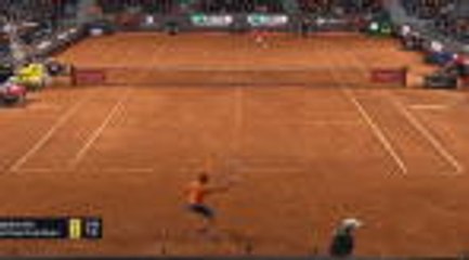 Djokovic sweeps past Kohlschreiber to set up Del Potro showdown