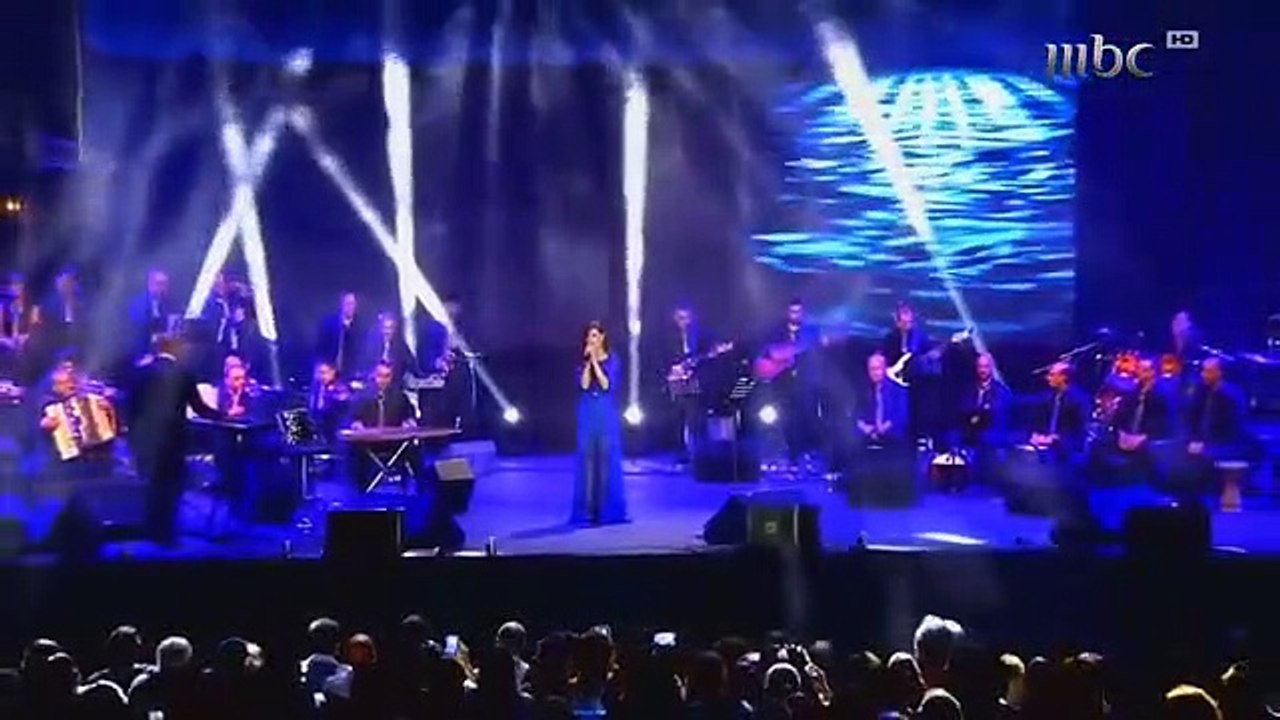 Nancy Ajram - Enta eih - Beirut Souk Holiday 09.08.2013