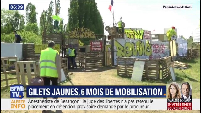 Ces gilets jaunes normands ont construit Notre-Dame des palettes pour rester visibles