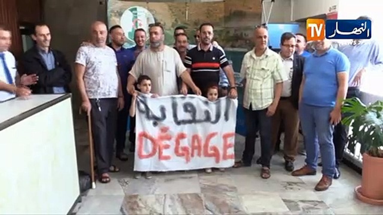 نقل: عمال مؤسسة النقل البحري للمسافرين يحتجون أمام مقر المؤسسة