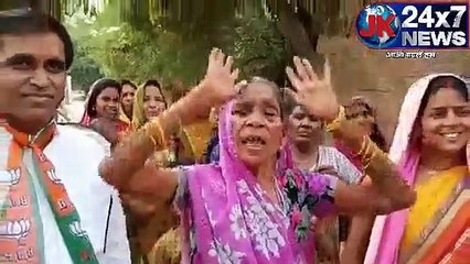 गोरखपुर की इस बूढ़ी मां ने PM मोदी के लिए क्या-क्या कहा؟ देखिए पूरी वीडियो