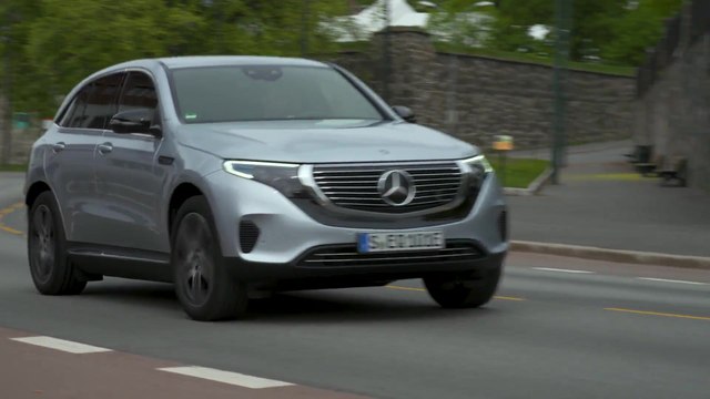 Mercedes-Benz EQC 400 4MATIC high tech silver metallic Driving Video