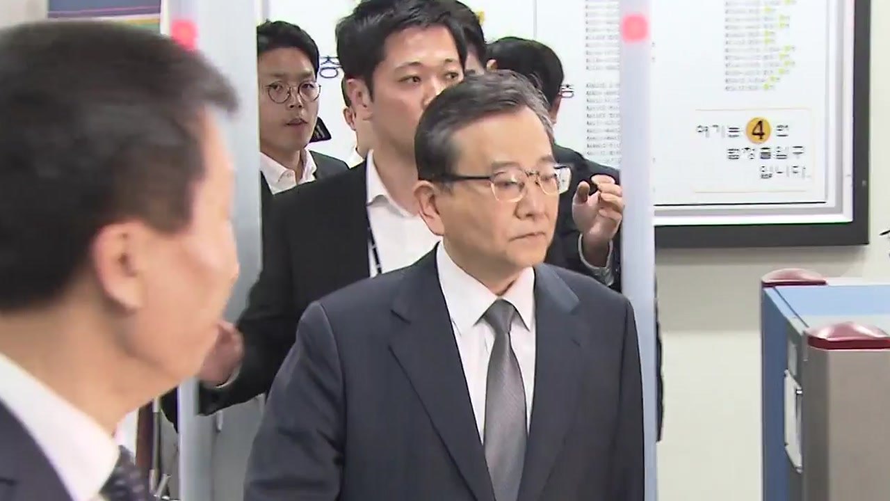 김학의 구속 이후 첫 검찰 소환 불발...윤중천 조사 / YTN