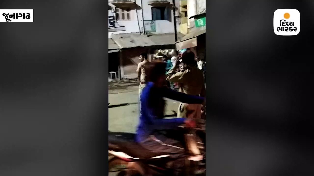 માંગરોળમાં રાત્રે પોલીસ ક્રિકેટ રમતી જોવા મળી, વીડિયો વાઈરલ