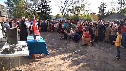 Müslüman ve gayrimüslimler kundaklanan Camii için kenetlendi