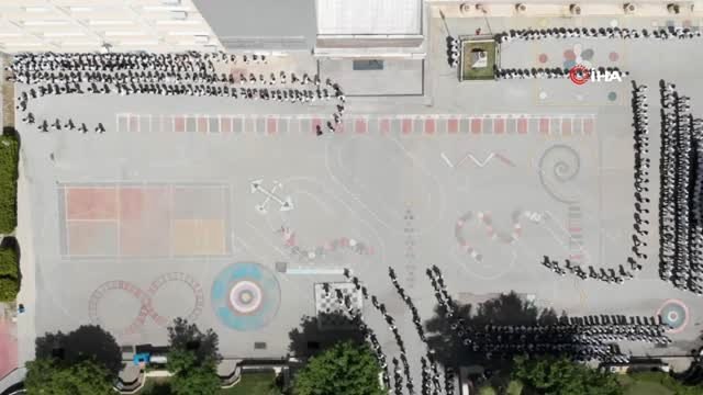 100. Yıla Öğrencilerden Muhteşem Ay Yıldızlı Koreografi Havadan Görüntülendi