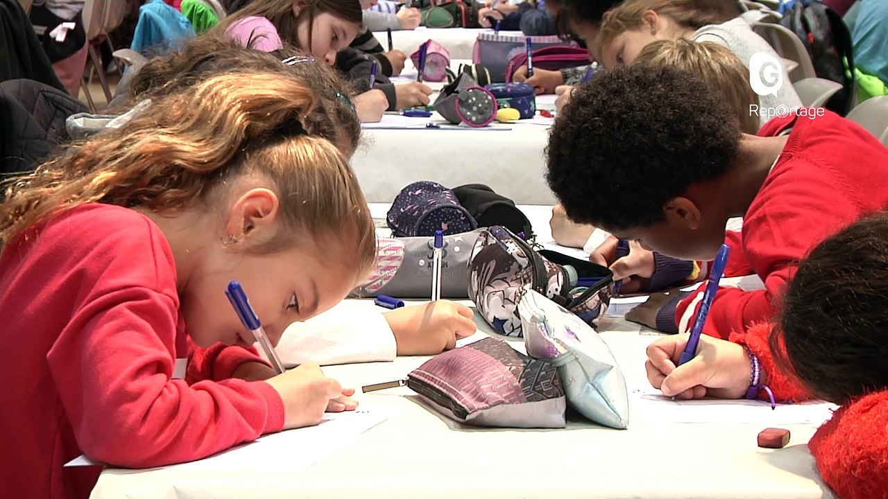 Reportage - Dictée géante pour les élèves de Voiron