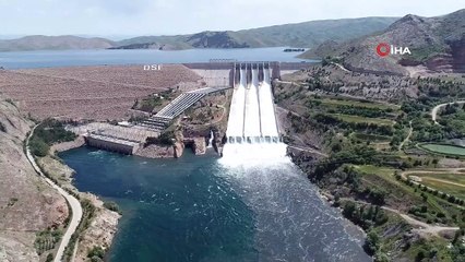 Keban Barajı’nda  15 yıl sonra ilk, savaklar açıldı