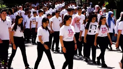 100. yıla öğrencilerden muhteşem ay yıldızlı koreografi havadan görüntülendi