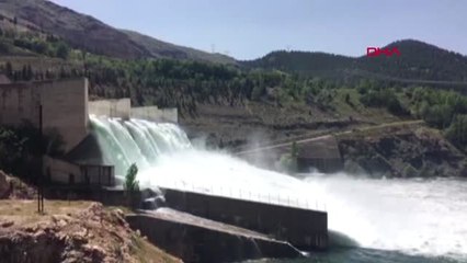 Elazığ Keban Barajı'nın Tahliye Kapakları 15 Yıl Sonra Açıldı