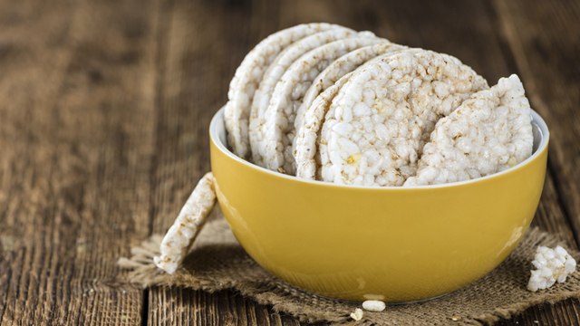 ¿Son las tortitas de arroz saludables?