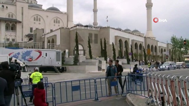 Cumhurbaşkanı Recep Tayyip Erdoğan Çamlıca Camii'nde Cuma namazına katıldı