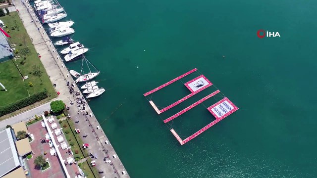 Denizin üstüne Türk bayraklarıyla '1919' yazdılar...Dev '1919' havadan görüntülendi