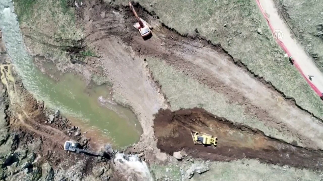 AA muhabirini arama çalışmaları sürüyor - Drone görüntüsü - BAYBURT