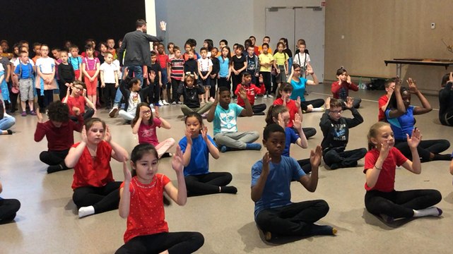 L’école La Fontaine répète le spectacle qu’elle va donner au théâtre mardi 21 mai