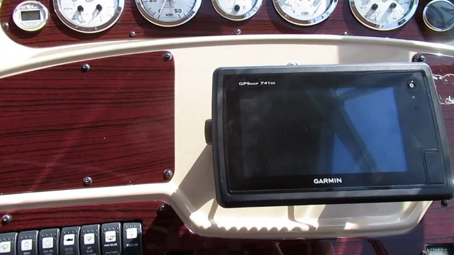 2004 Chaparral 330 Signature Boat For Sale at MarineMax Wrightsville Beach, NC