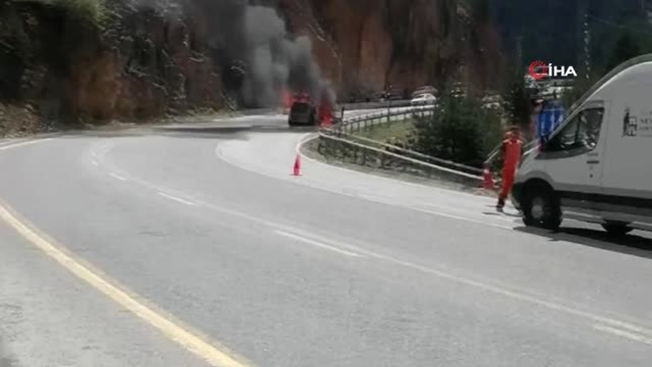 Zigana'da Korkutan Araç Yangını
