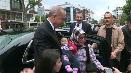 Cumhurbaşkanı Erdoğan, vatandaşlarla bir araya gelerek fotoğraf çektirdi - İSTANBUL