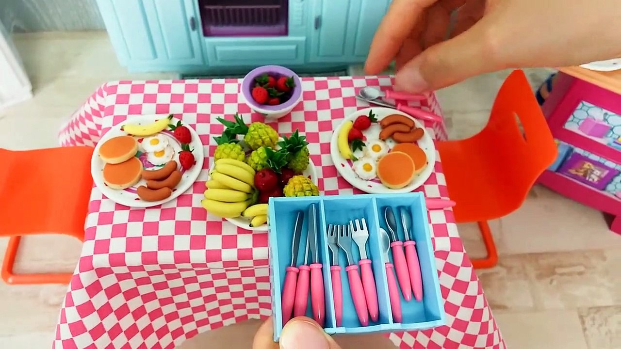 Barbie and Ken doll Bedroom Bathroom Kitchen Breakfast Morning Routine | Karla D.